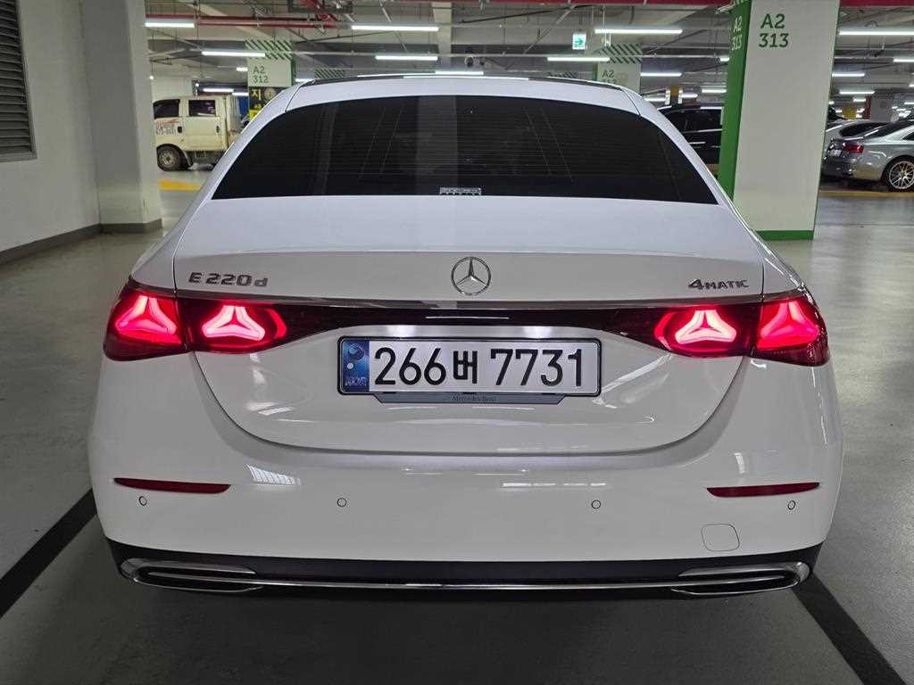 벤츠 E 클래스 E-클래스 W214 E220d 4MATIC 익스클루시브 이미지 3