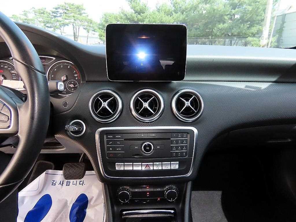 벤츠 A 클래스 A클래스 W176 A200 이미지 12