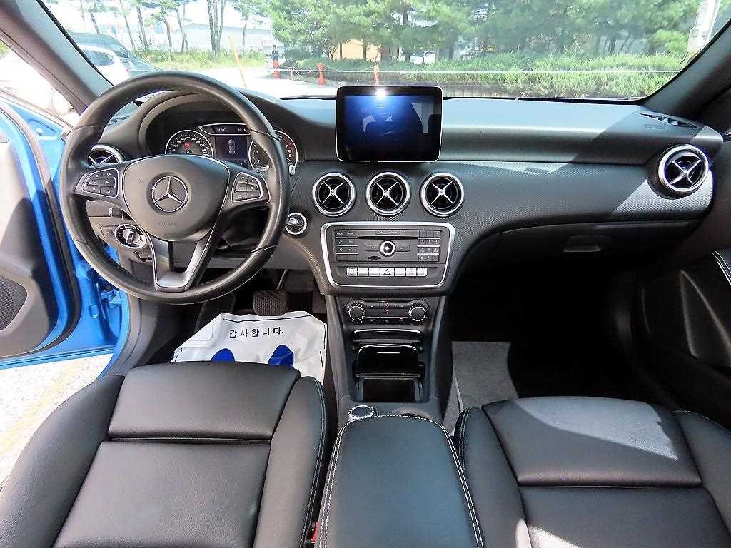 벤츠 A 클래스 A클래스 W176 A200 이미지 7