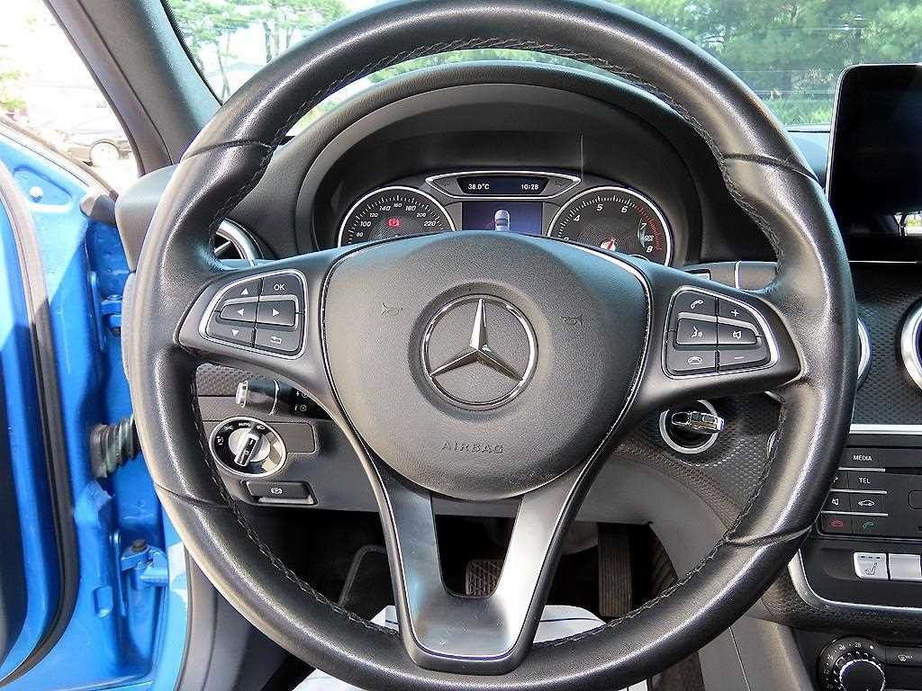 벤츠 A 클래스 A클래스 W176 A200 이미지 8
