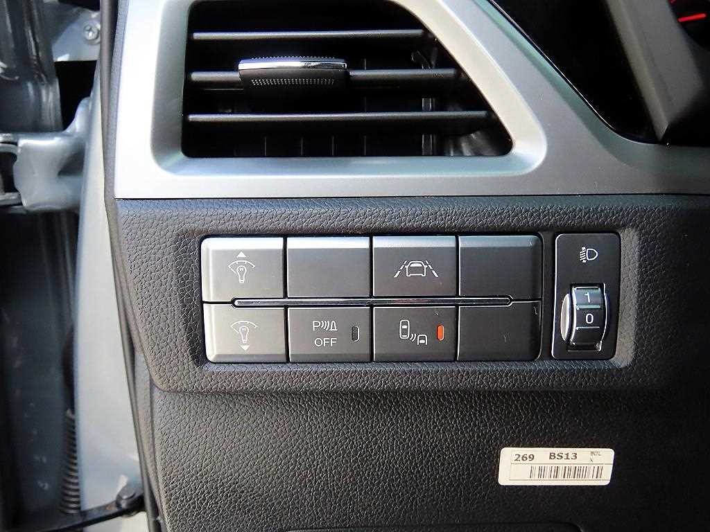 KG모빌리티(쌍용) 코란도 뷰티풀코란도 2WD 가솔린 1.5 C5 이미지 12