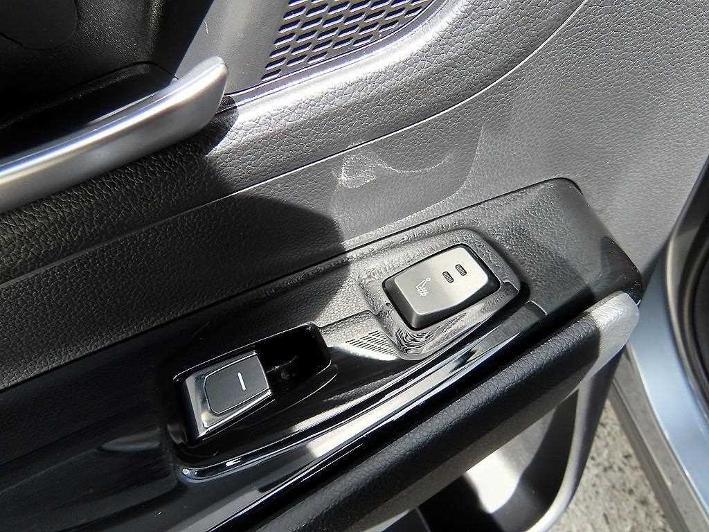 KG모빌리티(쌍용) 코란도 뷰티풀코란도 2WD 가솔린 1.5 C5 이미지 17