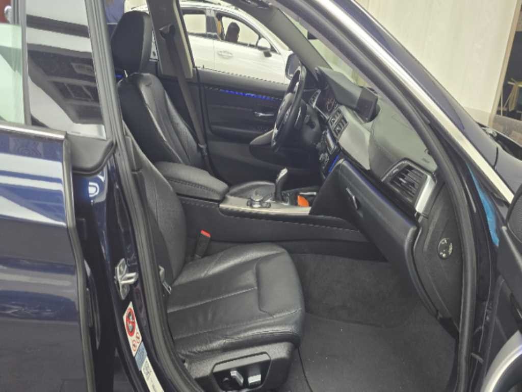 BMW 4시리즈 4시리즈 (F32) 420d 그란쿠페 럭셔리 이미지 9