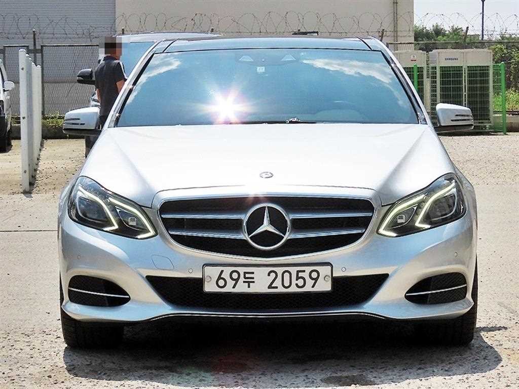 벤츠 E 클래스 E-클래스 W212 E300 4MATIC 아방가르드 이미지 1