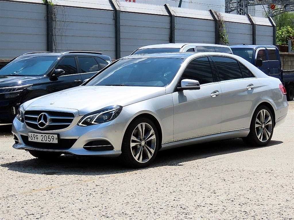 벤츠 E 클래스 E-클래스 W212 E300 4MATIC 아방가르드 이미지 2