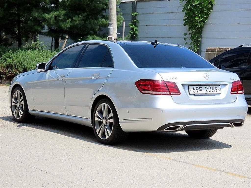 벤츠 E 클래스 E-클래스 W212 E300 4MATIC 아방가르드 이미지 3