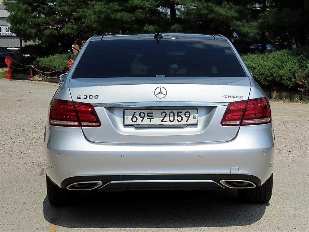 벤츠 E 클래스 E-클래스 W212 E300 4MATIC 아방가르드 이미지 4