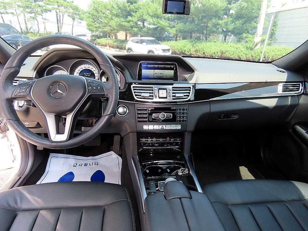 벤츠 E 클래스 E-클래스 W212 E300 4MATIC 아방가르드 이미지 7