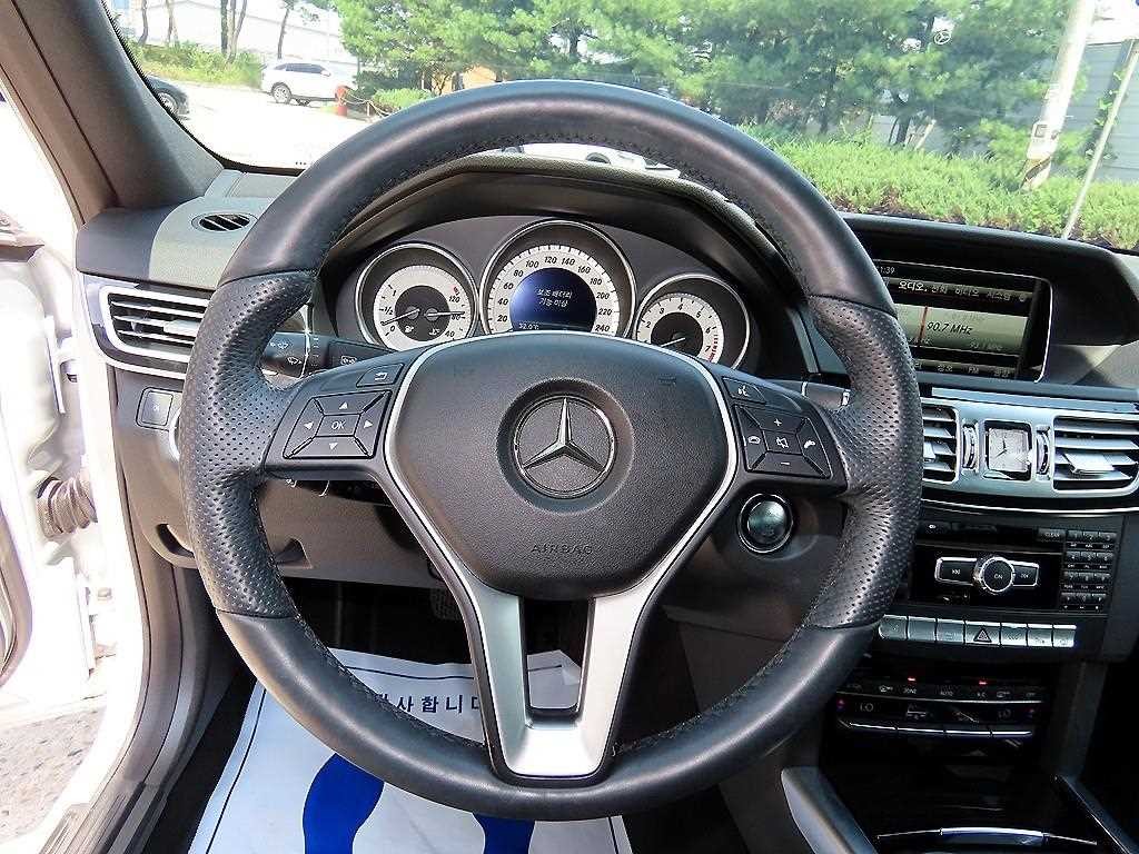 벤츠 E 클래스 E-클래스 W212 E300 4MATIC 아방가르드 이미지 8
