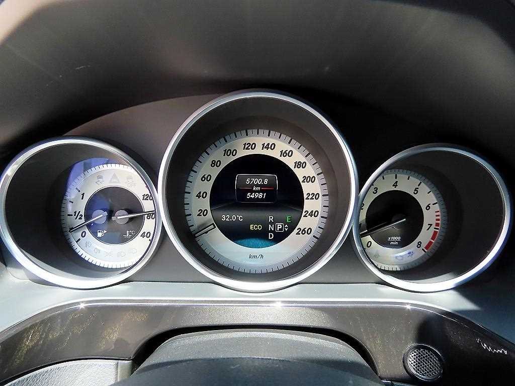 벤츠 E 클래스 E-클래스 W212 E300 4MATIC 아방가르드 이미지 9