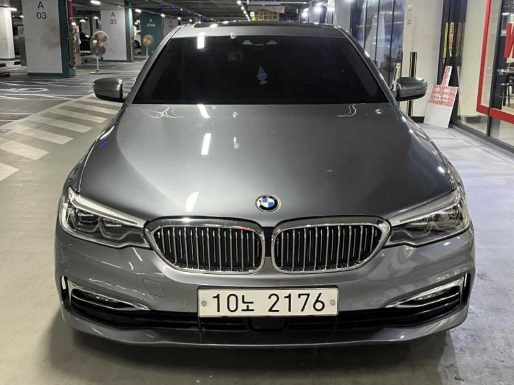 BMW 5시리즈 5시리즈 (G30) 520d M 스포츠 플러스 이미지 2