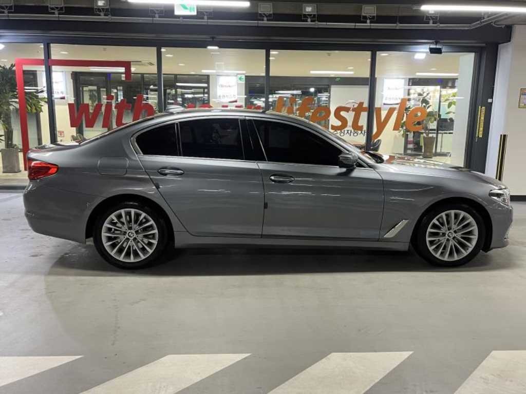 BMW 5시리즈 5시리즈 (G30) 520d M 스포츠 플러스 이미지 3