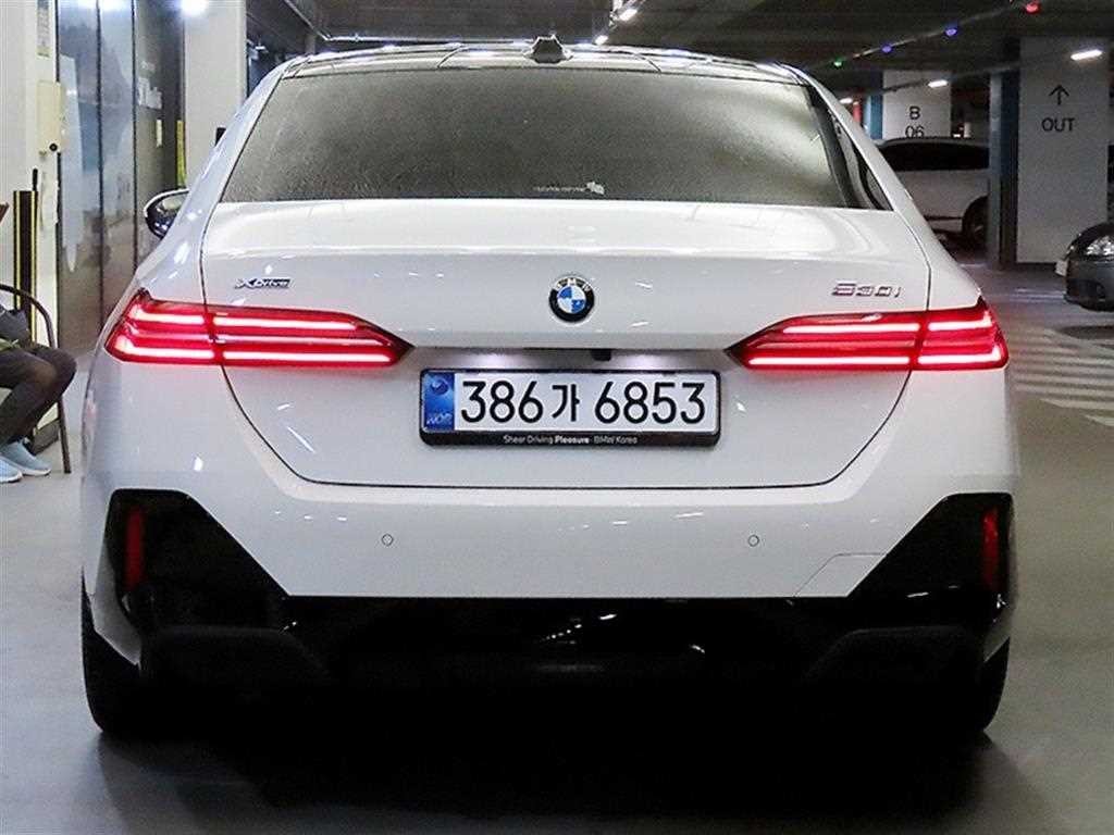 BMW 5시리즈 5시리즈 (G60) 530i xDrive M 스포츠 이미지 5