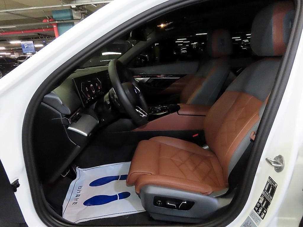 BMW 5시리즈 5시리즈 (G60) 530i xDrive M 스포츠 이미지 6