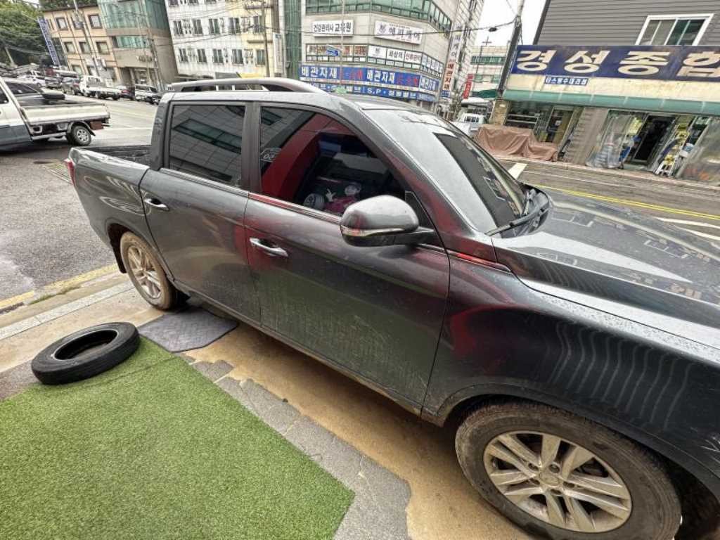 KG모빌리티(쌍용) 렉스턴 렉스턴 스포츠 4WD 디젤 2.2 어드벤처 이미지 4