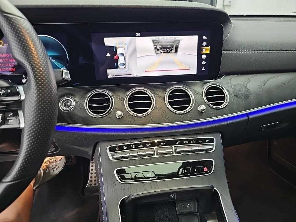 벤츠 E 클래스 E-클래스 W213 E220d 4MATIC AMG라인 이미지 10
