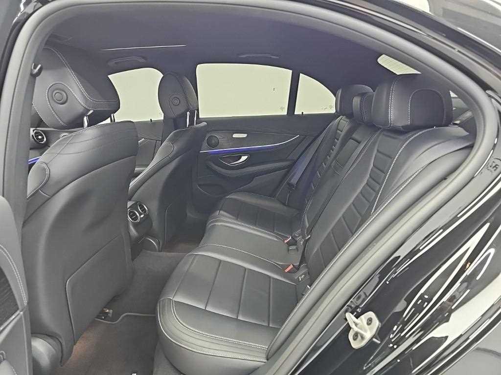 벤츠 E 클래스 E-클래스 W213 E220d 4MATIC AMG라인 이미지 12