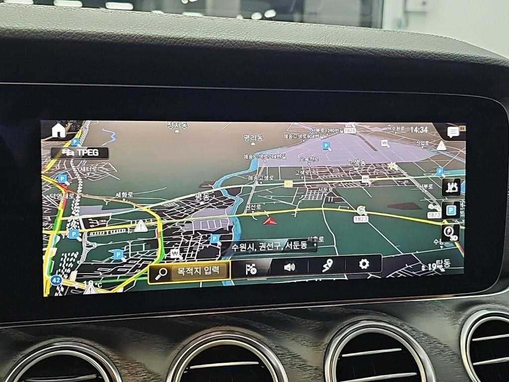 벤츠 E 클래스 E-클래스 W213 E220d 4MATIC AMG라인 이미지 15