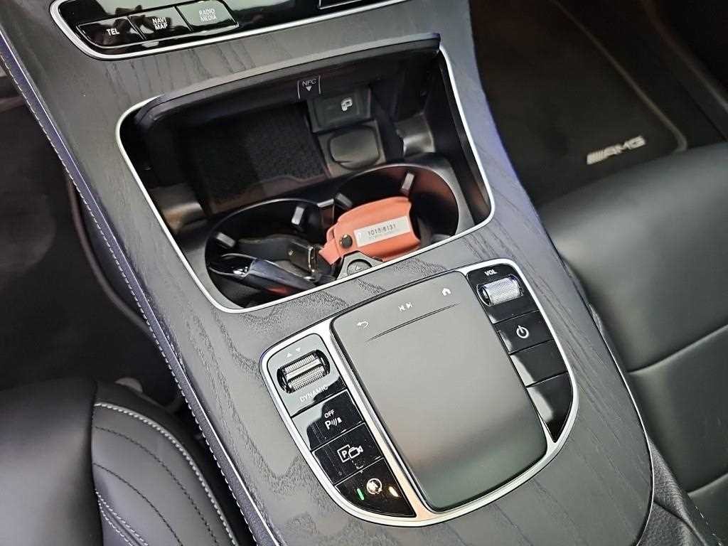 벤츠 E 클래스 E-클래스 W213 E220d 4MATIC AMG라인 이미지 17