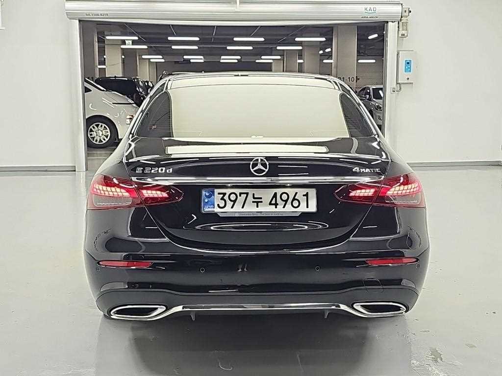 벤츠 E 클래스 E-클래스 W213 E220d 4MATIC AMG라인 이미지 3