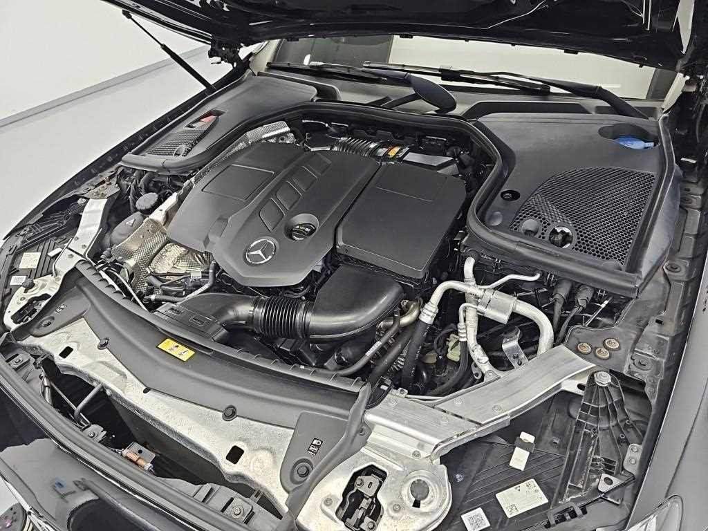 벤츠 E 클래스 E-클래스 W213 E220d 4MATIC AMG라인 이미지 5