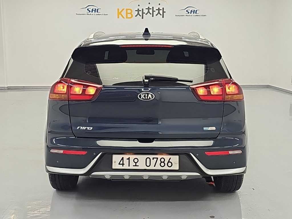 기아 니로 1.6 하이브리드 럭셔리 이미지 3