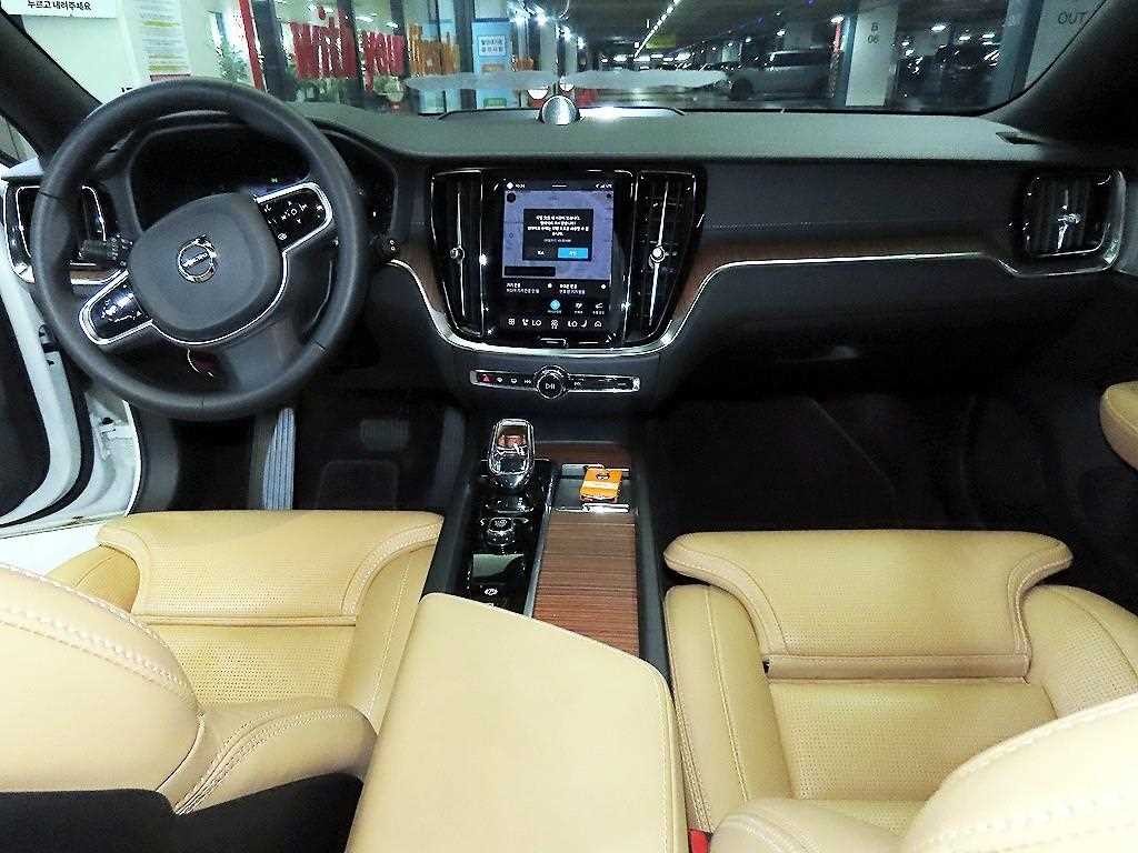 볼보 V60 V60 크로스 컨트리 2세대 2.0 B5 AWD 이미지 10