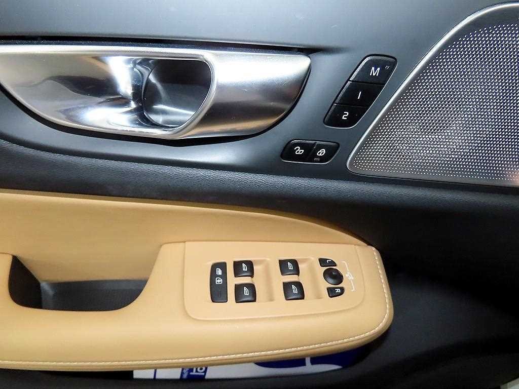 볼보 V60 V60 크로스 컨트리 2세대 2.0 B5 AWD 이미지 13