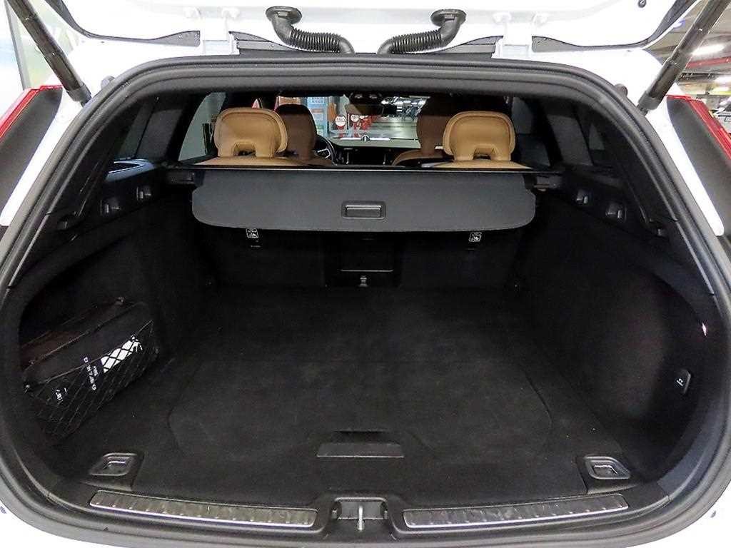볼보 V60 V60 크로스 컨트리 2세대 2.0 B5 AWD 이미지 16