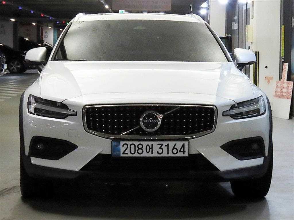 볼보 V60 V60 크로스 컨트리 2세대 2.0 B5 AWD 이미지 2