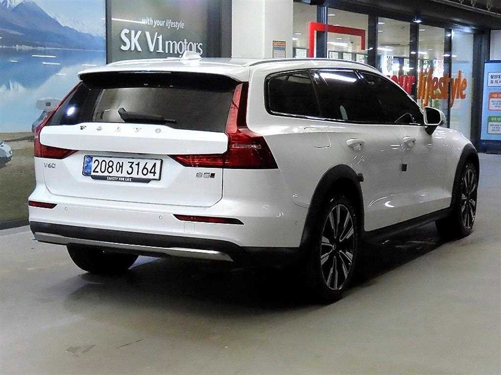 볼보 V60 V60 크로스 컨트리 2세대 2.0 B5 AWD 이미지 4