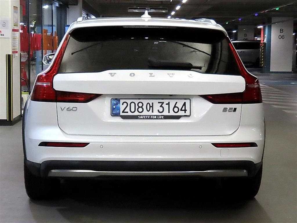 볼보 V60 V60 크로스 컨트리 2세대 2.0 B5 AWD 이미지 5