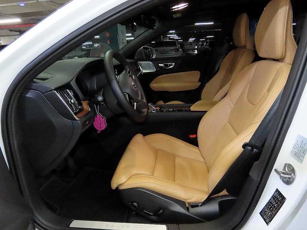 볼보 V60 V60 크로스 컨트리 2세대 2.0 B5 AWD 이미지 6