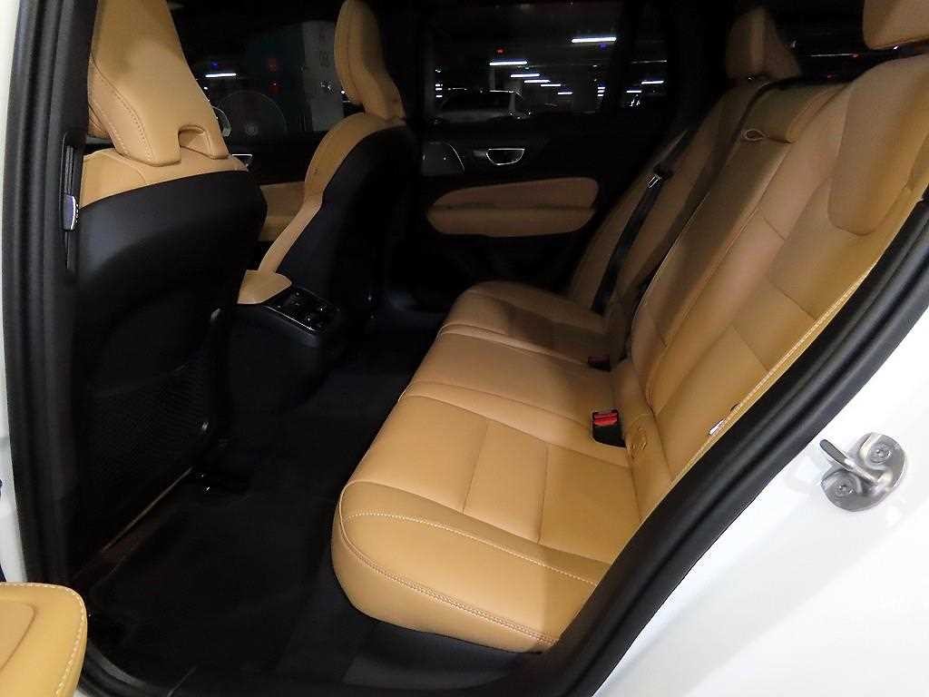 볼보 V60 V60 크로스 컨트리 2세대 2.0 B5 AWD 이미지 7