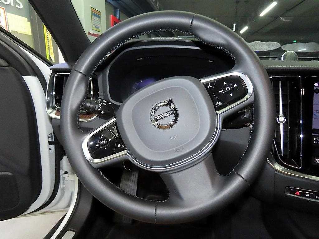 볼보 V60 V60 크로스 컨트리 2세대 2.0 B5 AWD 이미지 8