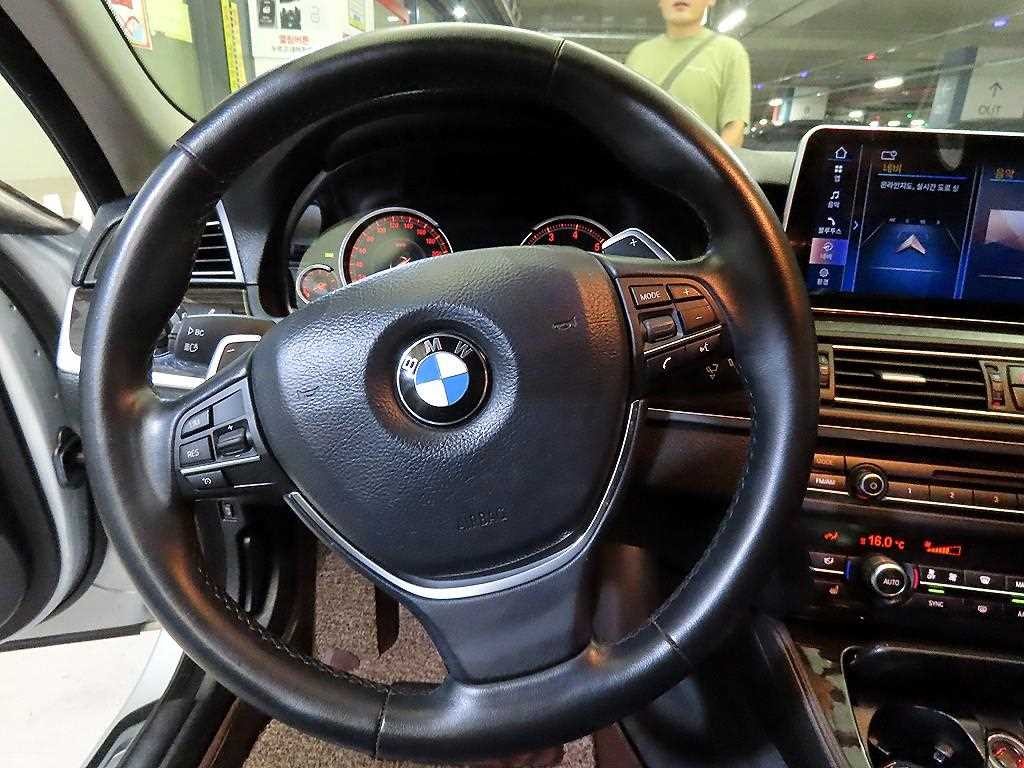 BMW 5시리즈 5시리즈 (F10) 528i xDrive 럭셔리 이미지 8