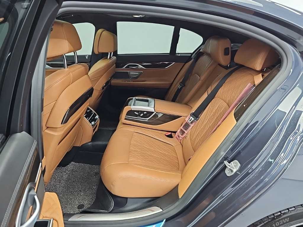 BMW 7시리즈 7시리즈 (G11) 740d xDrive 디자인 퓨어 엑설런스 이미지 12