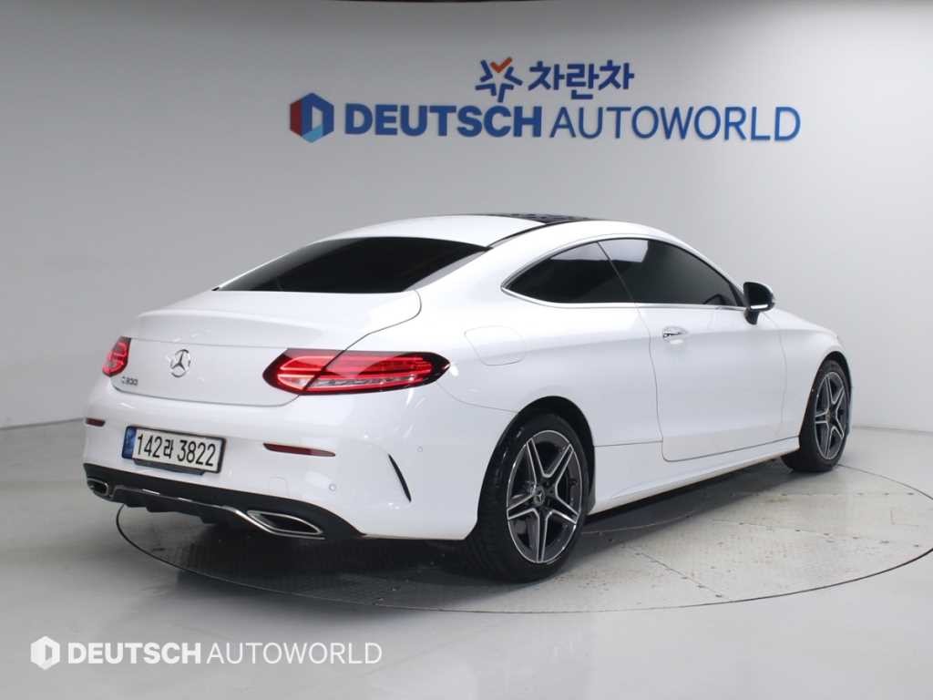 벤츠 C 클래스 C클래스 W205 C200 쿠페 이미지 2