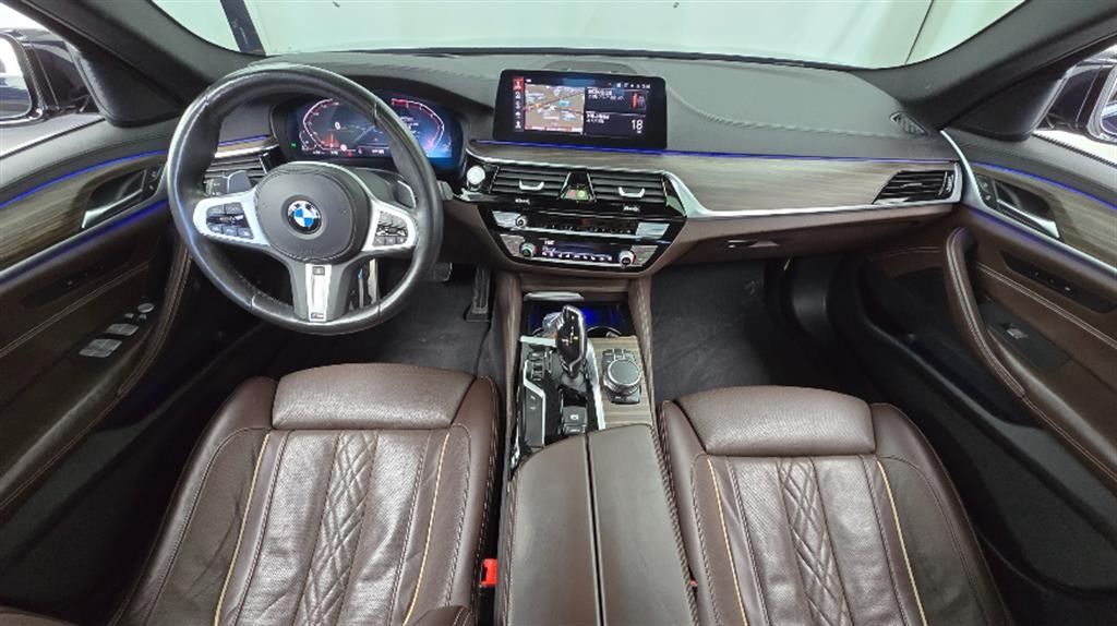 BMW 5시리즈 5시리즈 (G30) 520d xDrive M 스포츠 플러스 이미지 3