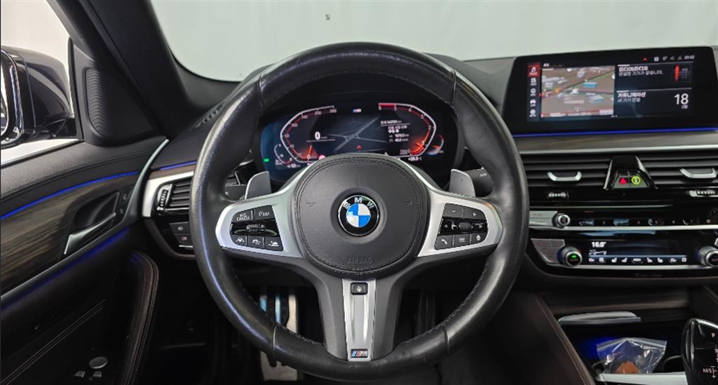 BMW 5시리즈 5시리즈 (G30) 520d xDrive M 스포츠 플러스 이미지 5