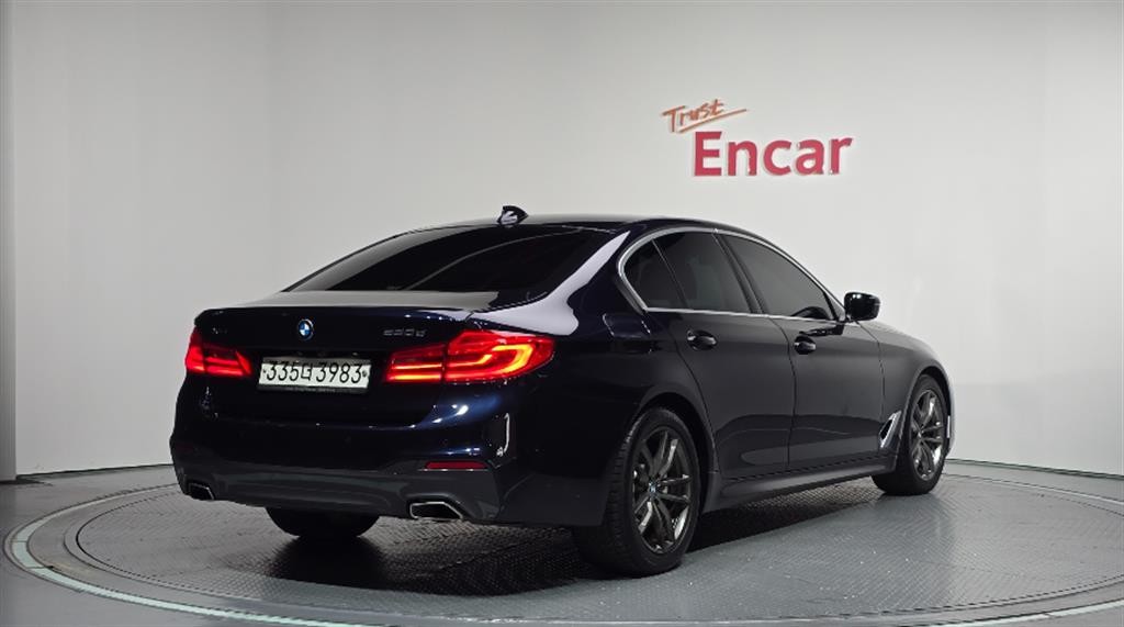 BMW 5시리즈 5시리즈 (G30) 520d xDrive M 스포츠 플러스 이미지 7