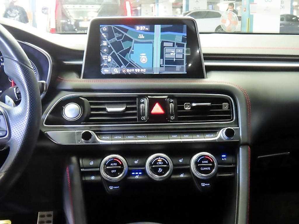 제네시스 G70 2.0T AWD 스포츠 패키지 이미지 11