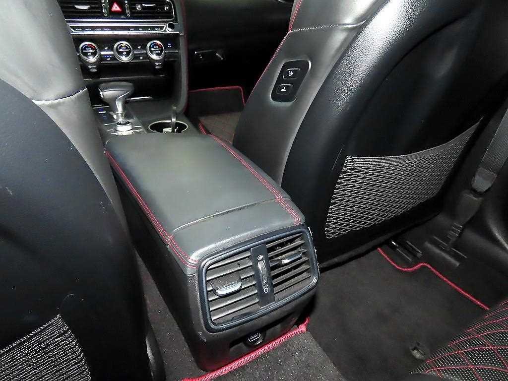 제네시스 G70 2.0T AWD 스포츠 패키지 이미지 17