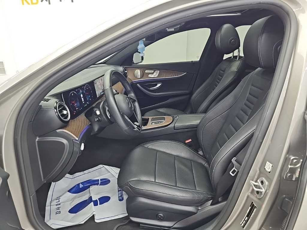 벤츠 E 클래스 E-클래스 W213 E300e 4MATIC 익스클루시브 이미지 11
