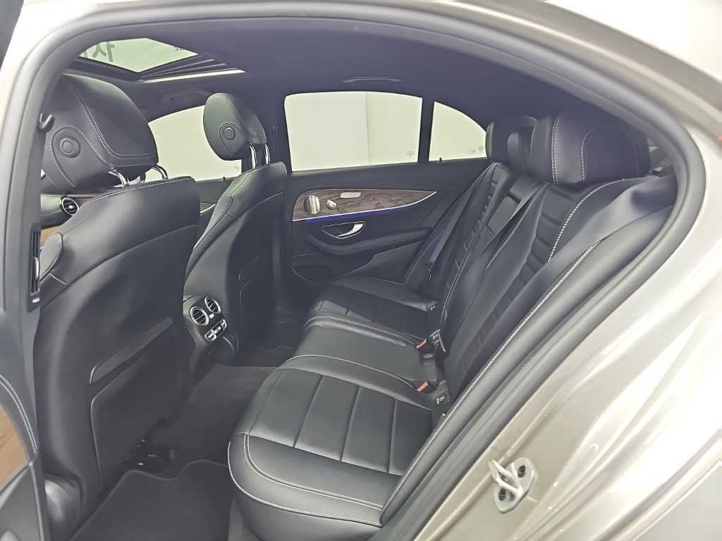 벤츠 E 클래스 E-클래스 W213 E300e 4MATIC 익스클루시브 이미지 12