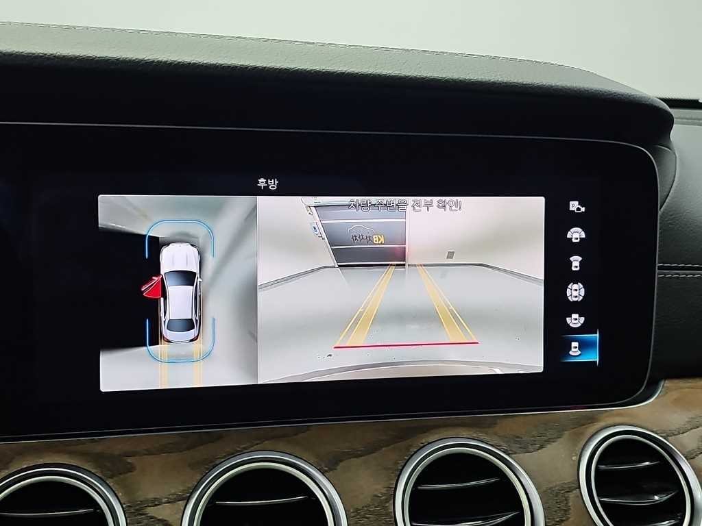 벤츠 E 클래스 E-클래스 W213 E300e 4MATIC 익스클루시브 이미지 16