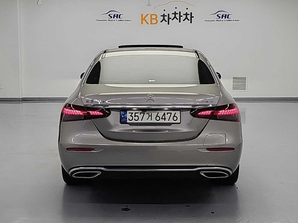 벤츠 E 클래스 E-클래스 W213 E300e 4MATIC 익스클루시브 이미지 3