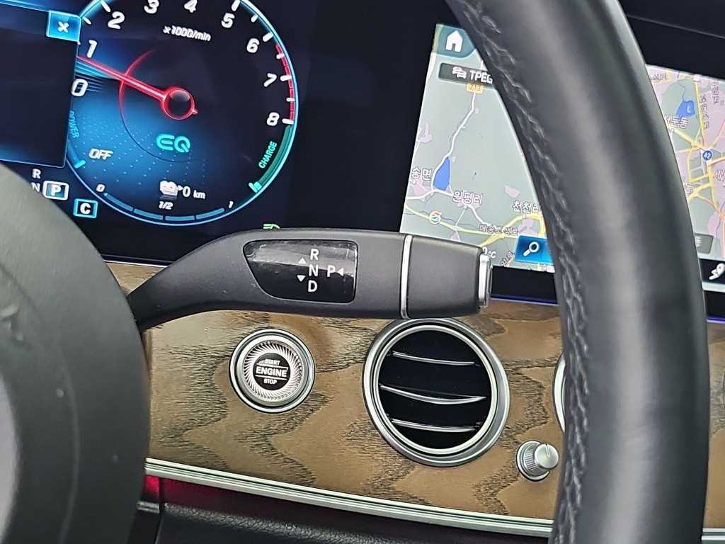 벤츠 E 클래스 E-클래스 W213 E300e 4MATIC 익스클루시브 이미지 8