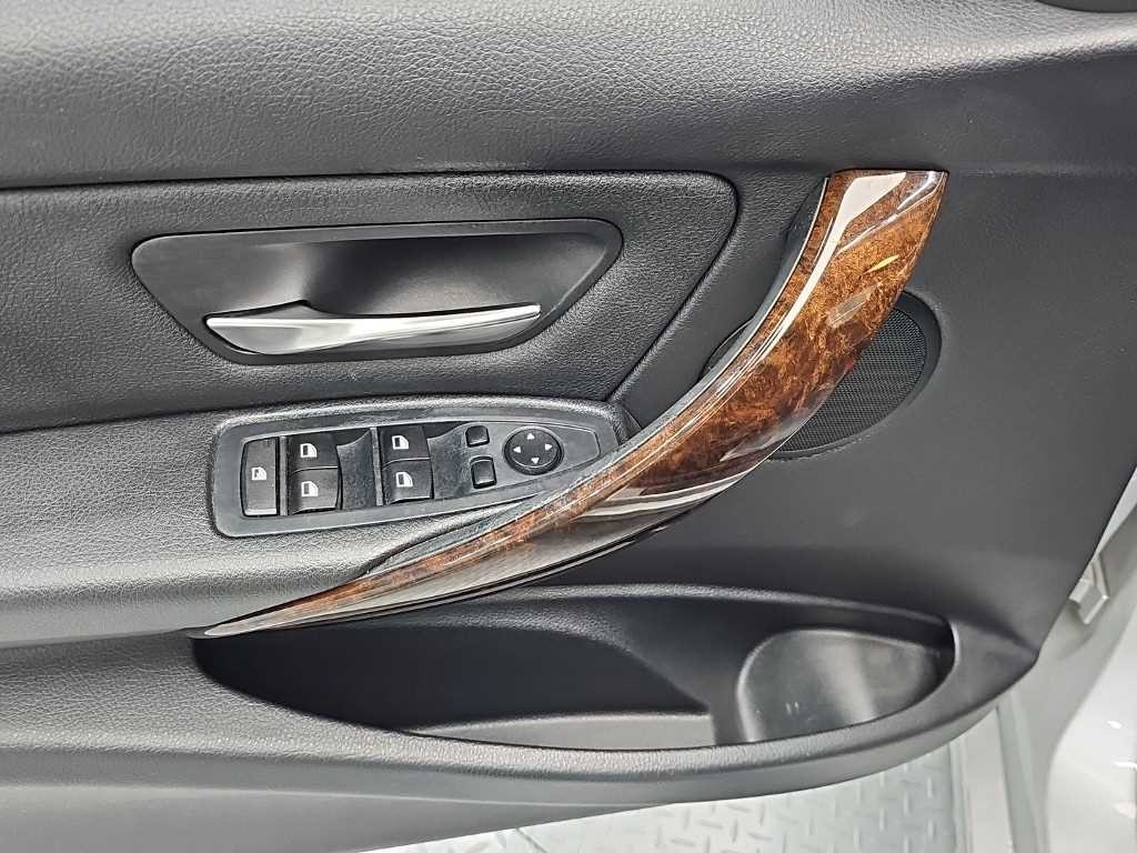 BMW 3시리즈 3시리즈 (F30) 320d xDrive 이미지 16