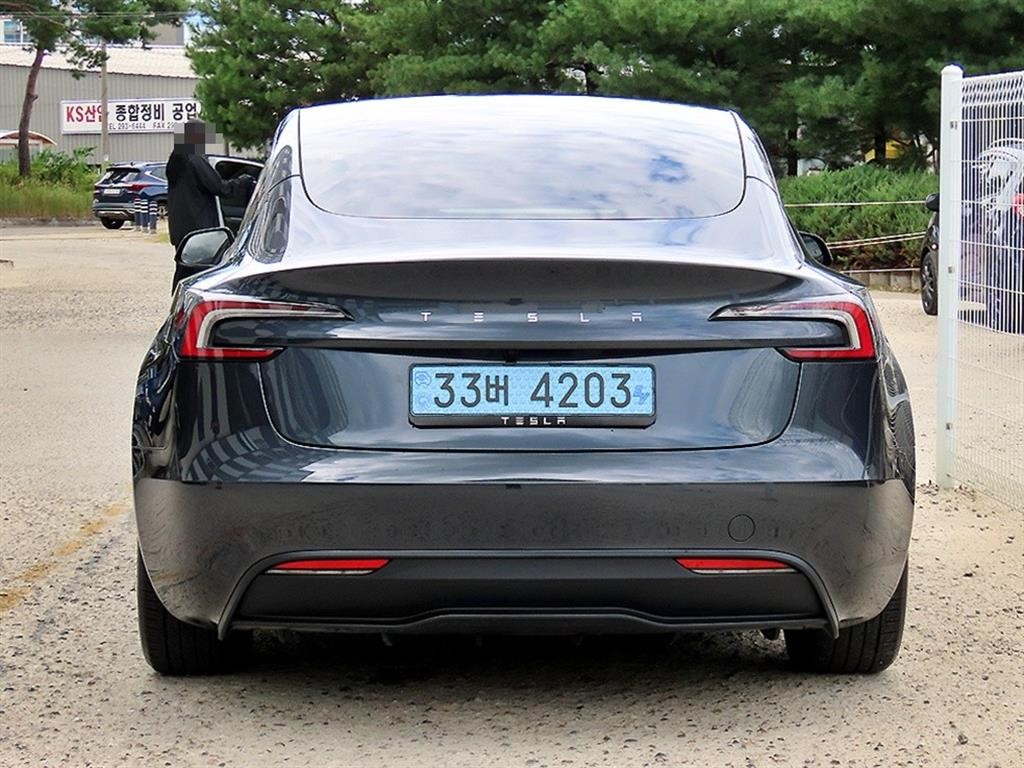 테슬라 모델 3 RWD 이미지 4